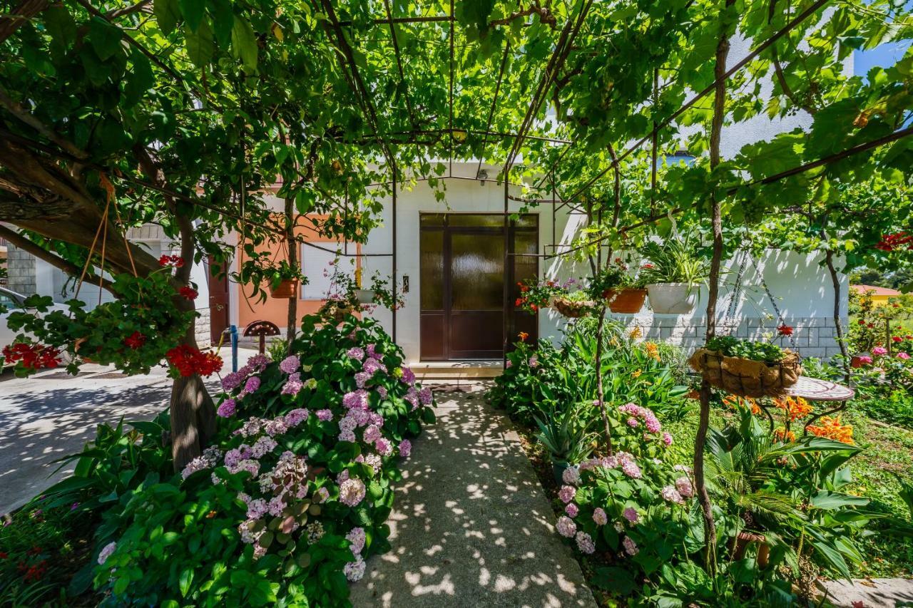 Apartments Mila Каштела Экстерьер фото