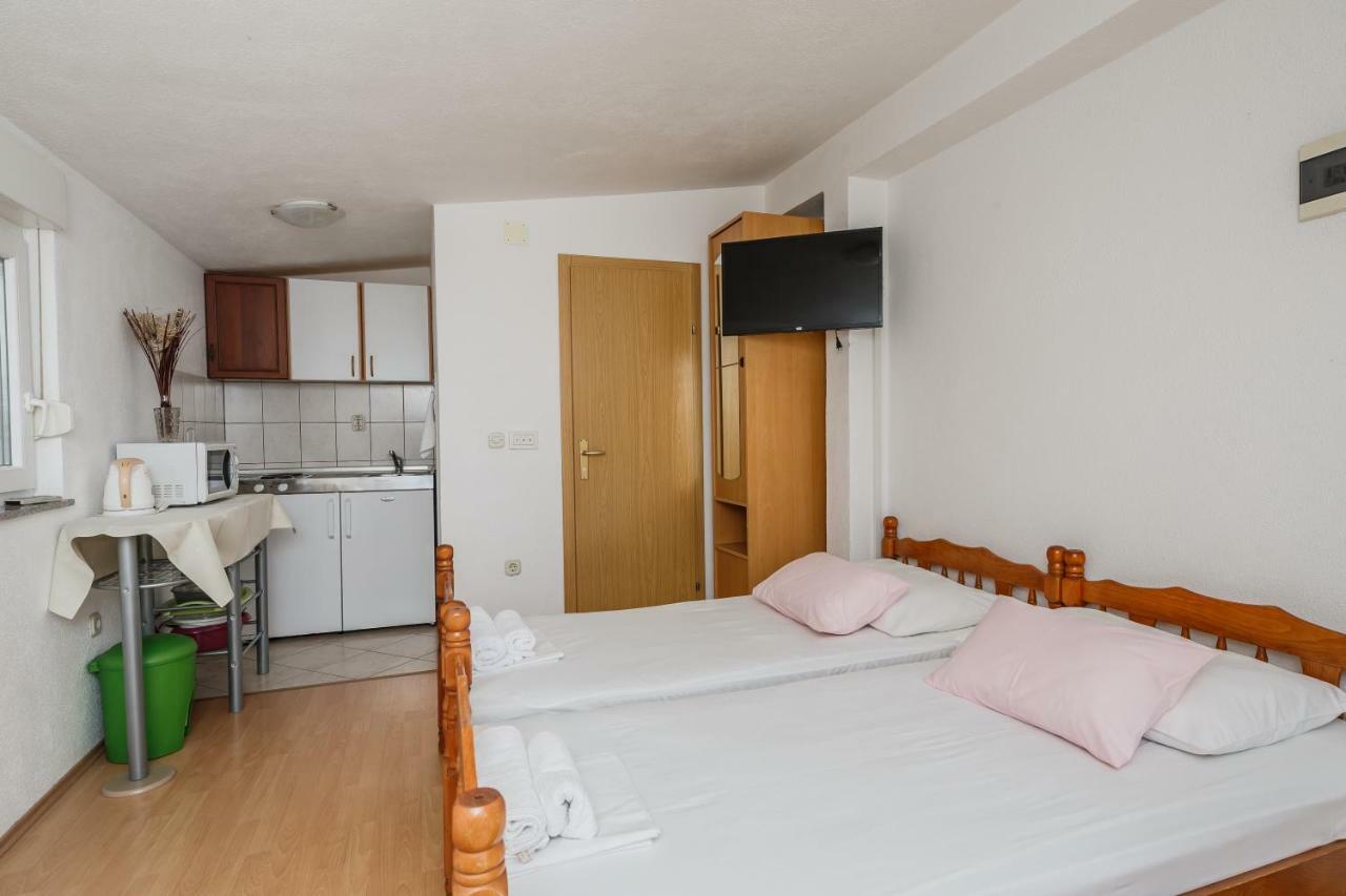 Apartments Mila Каштела Экстерьер фото