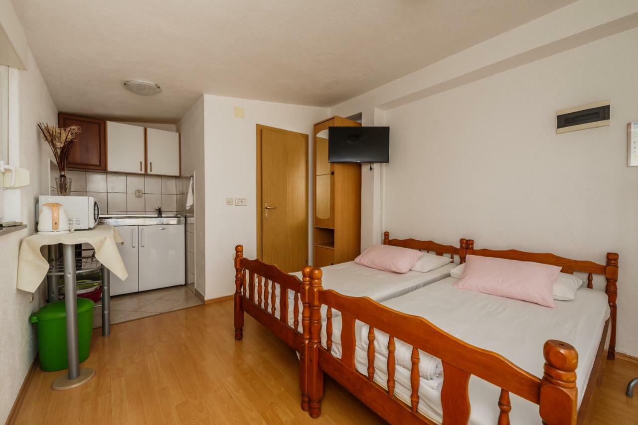 Apartments Mila Каштела Экстерьер фото