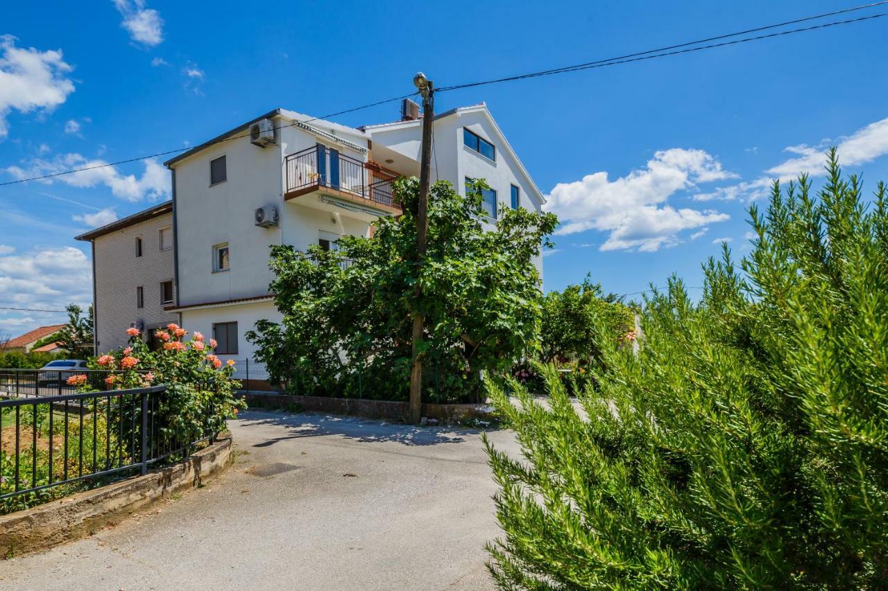 Apartments Mila Каштела Экстерьер фото