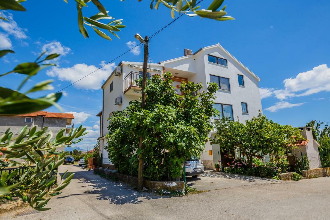 Apartments Mila Каштела Экстерьер фото
