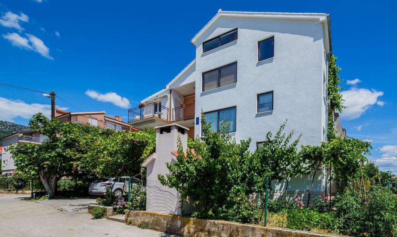 Apartments Mila Каштела Экстерьер фото