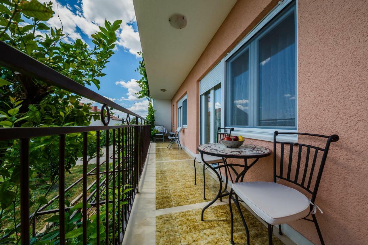 Apartments Mila Каштела Экстерьер фото