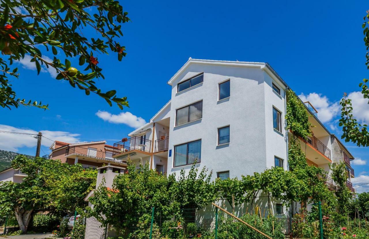 Apartments Mila Каштела Экстерьер фото